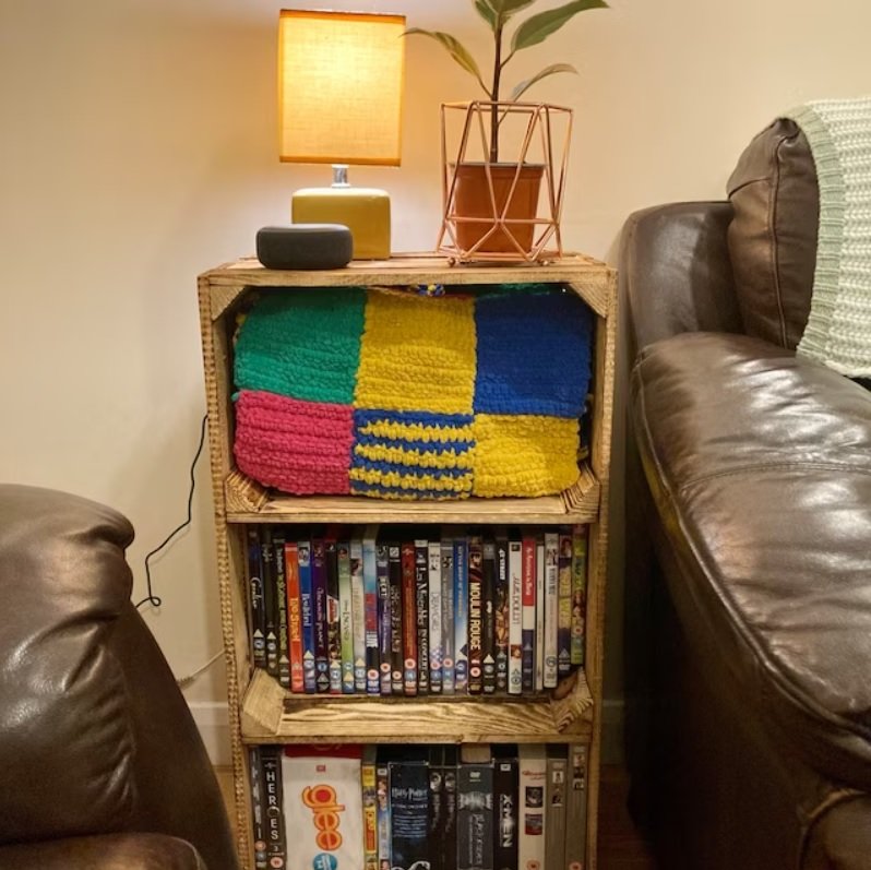 Shelf crate 67x37x28 cm view with shelves