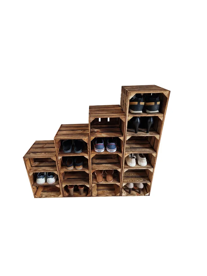 Schuhregale aus Holzkisten